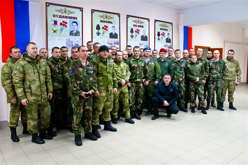 На базе ОМОН Управления Росгвардии по Тульской области прошла встреча суворовцев с Героем России Игорем Задорожным
