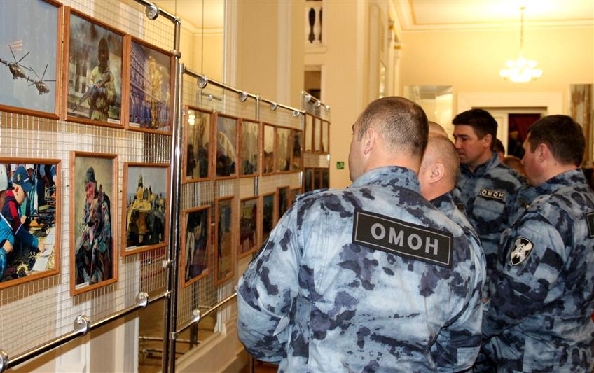 Сотрудники ростовского областного управления Росгвардии организовали фотовыставку, посвященную ведомственному празднику
