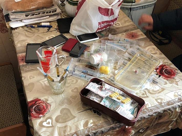 В Саратовской области бойцы ОМОН задержали подозреваемых в незаконном обороте наркотических средств в крупном размере