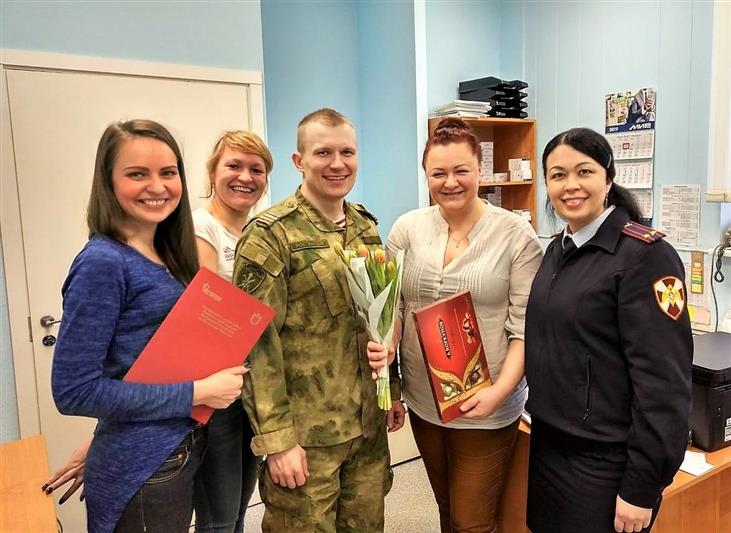 Росгвардейцы Северо-Западного округа поздравили женщин с наступающим 8 марта (видео)