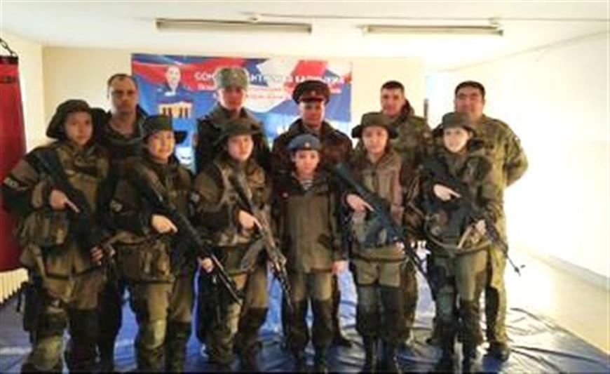 В Калмыкии сотрудники Росгвардии рассказали землякам-юнармейцам о подвигах защитниц Отечества