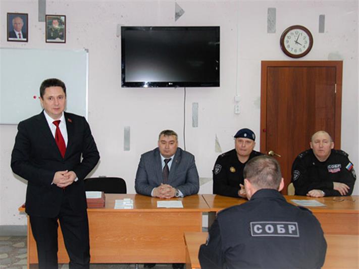 Председатель Совета народных депутатов Кузбасса посетил базу кемеровского СОБР