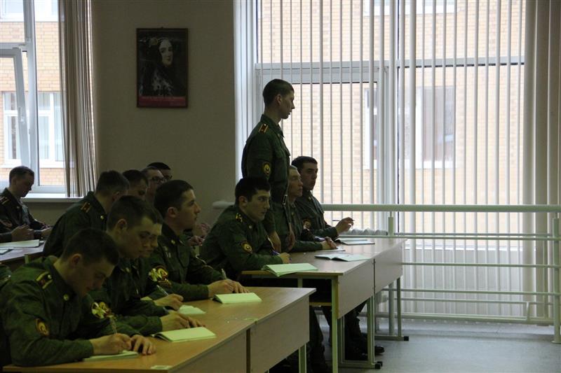 Заместитель командующего Приволжским округом Росгвардии провел занятие с курсантами факультета техобеспечения Пермского военного института