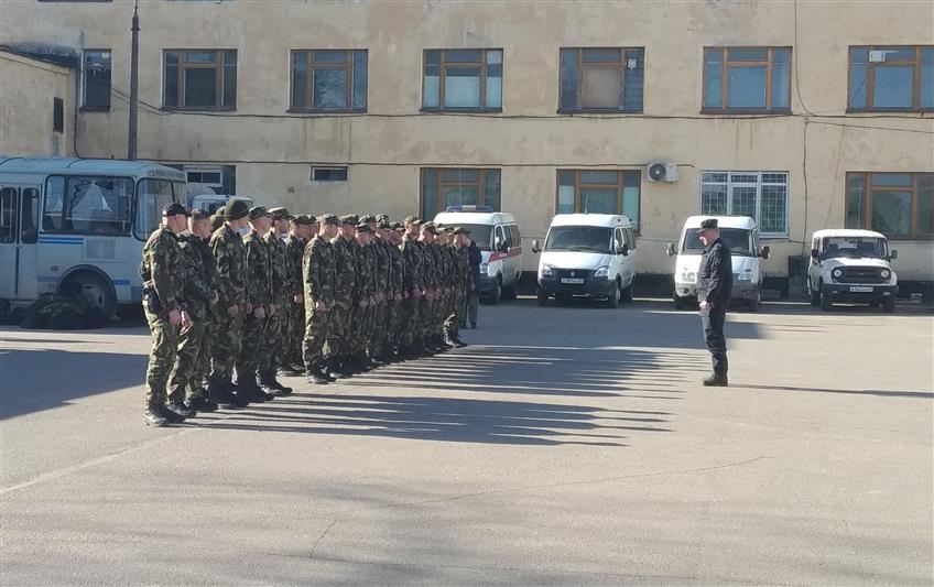 Начальник новгородского областного управления Росгвардии вручил  награды сотрудникам спецподразделений, вернувшимся из служебной командировки