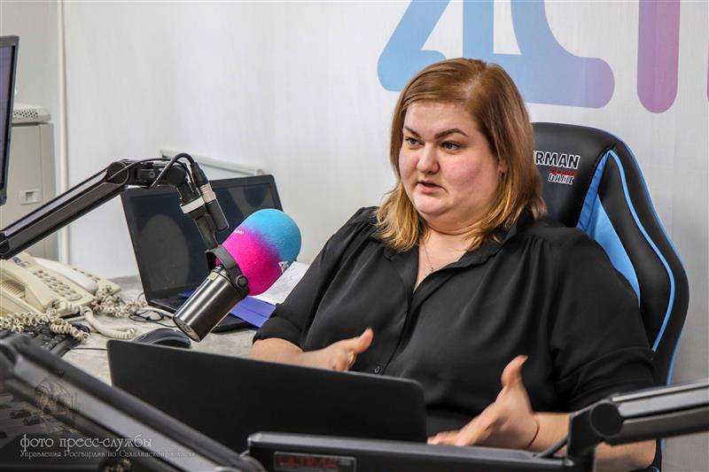 В эфире открытой студии сахалинского радио жителям региона рассказали о правилах поступления в военные институты Росгвардии