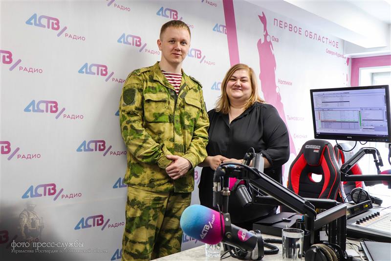 В эфире открытой студии сахалинского радио жителям региона рассказали о правилах поступления в военные институты Росгвардии