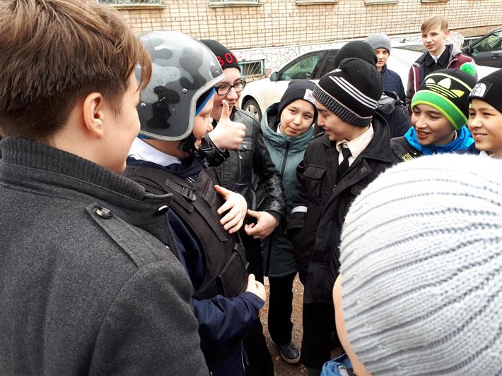 В Башкирии росгвардейцы организовали тематическое мероприятие для кадет