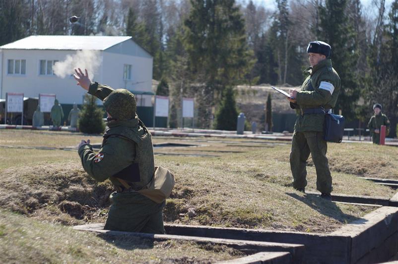 В учебном полку Центрального округа Росгвардии прошли военные сборы граждан, пребывающих в запасе (фото)