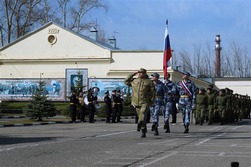 В учебном полку Центрального округа Росгвардии прошли военные сборы граждан, пребывающих в запасе (фото)