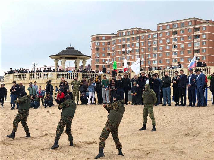 В Дербенте Росгвардия приняла участие в открытии воркаут-площадки проекта «Трезвая Россия»