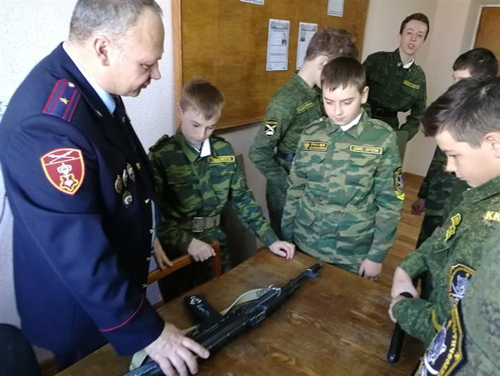 Отделение вневедомственной охраны по Хасанскому району Приморья посетили воспитанники местного военно-патриотического клуба 