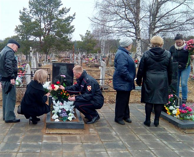 В Вышнем Волочке росгвардейцы почтили память погибшего коллеги