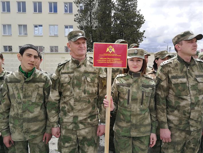 Масштабная акция «Аллея Росгвардии», посвященная 250-летию со дня рождения графа Е.Ф. Комаровского, стартовала в Карачаево-Черкесии (фото)