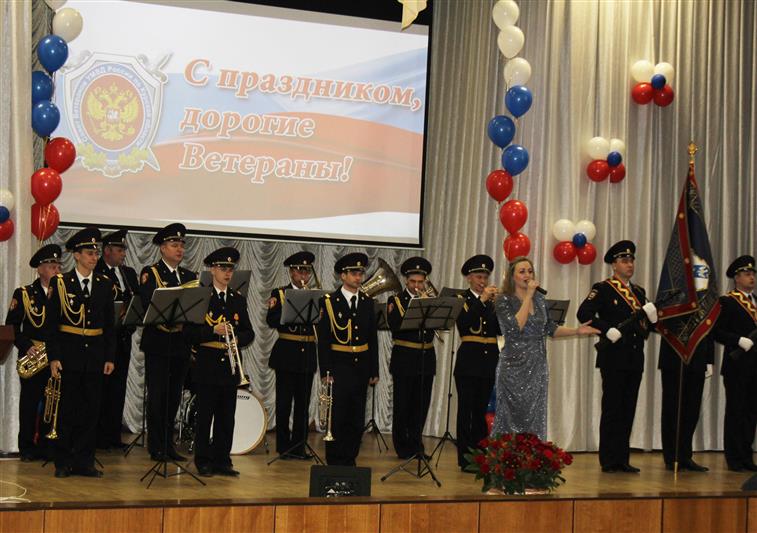 Руководитель курского областного управления Росгвардии поздравил ветеранов органов внутренних дел и внутренних войск с их праздником