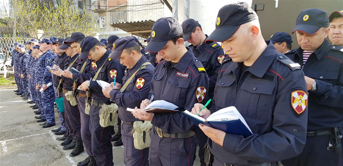 В Астрахани наградили отличившихся сотрудников вневедомственной охраны 