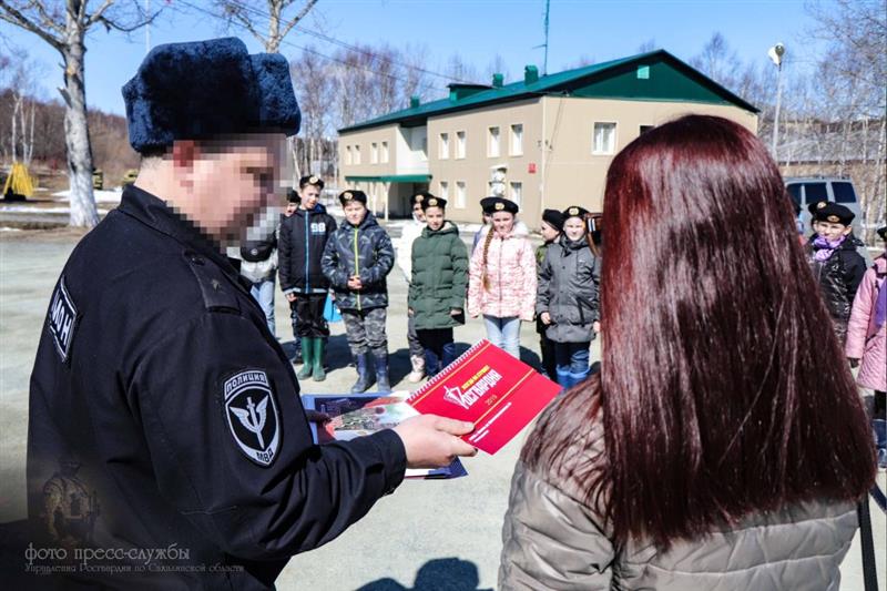 Сахалинские школьники познакомились со спецназом Росгвардии