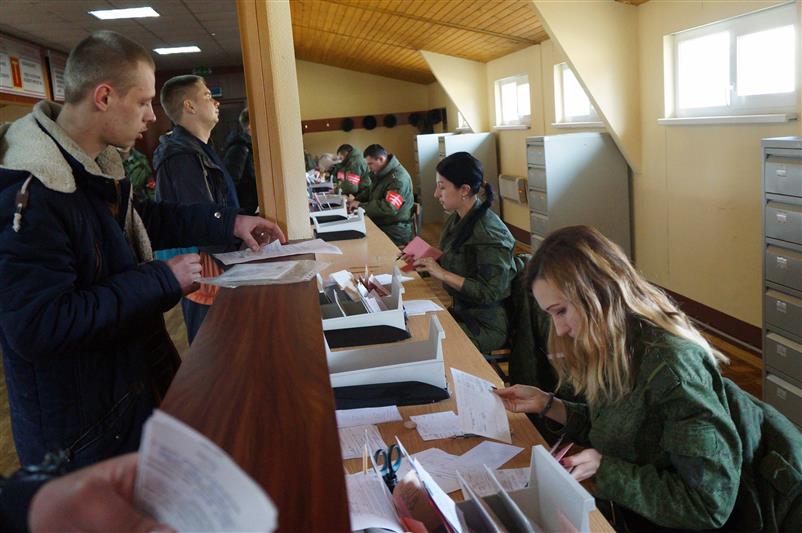В учебном полку Центрального округа Росгвардии прошли военные сборы граждан, пребывающих в запасе (фото)