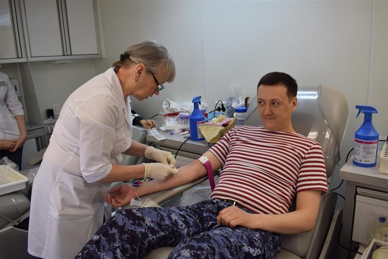 В Уфе в рамках донорской акции ко Дню Победы свою кровь безвозмездно сдали более полусотни росгвардейцев 
