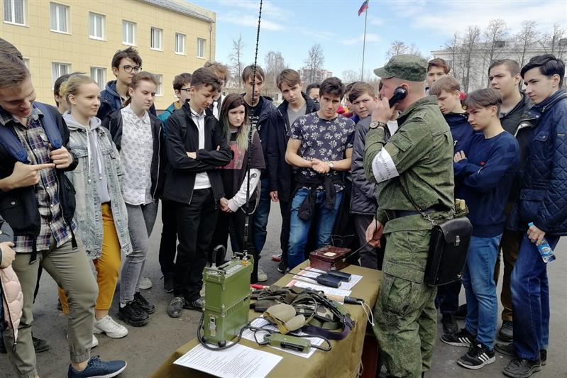 В воинских частях Росгвардии в Казани прошла патриотическая акция «Георгиевская лента»