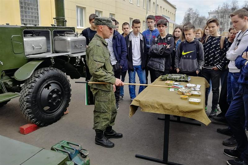 В воинских частях Росгвардии в Казани прошла патриотическая акция «Георгиевская лента»