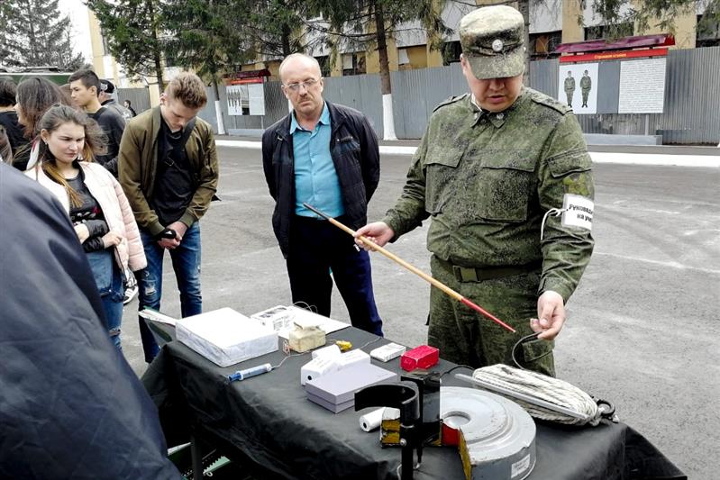 В воинских частях Росгвардии в Казани прошла патриотическая акция «Георгиевская лента»