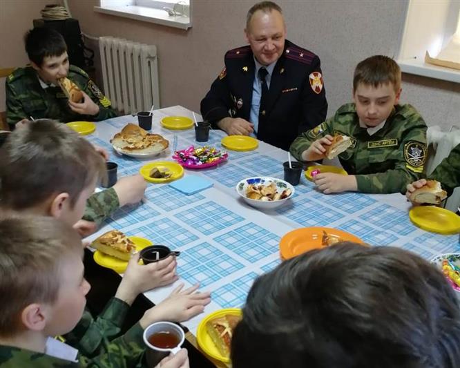 Отделение вневедомственной охраны по Хасанскому району Приморья посетили воспитанники местного военно-патриотического клуба 