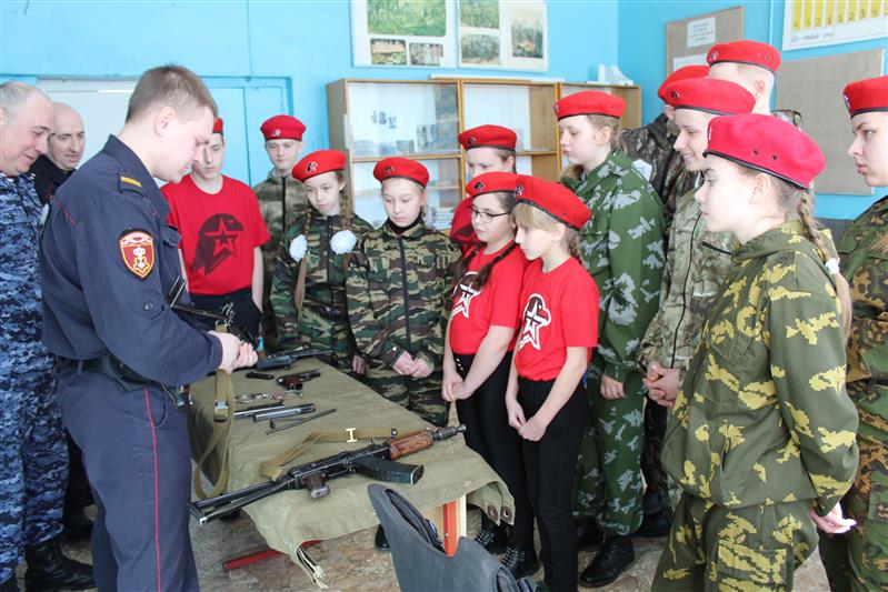 Тверские росгвардейцы провели тематический слет юнармейских отрядов