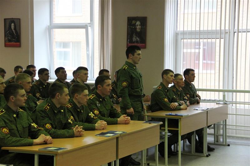 Заместитель командующего Приволжским округом Росгвардии провел занятие с курсантами факультета техобеспечения Пермского военного института