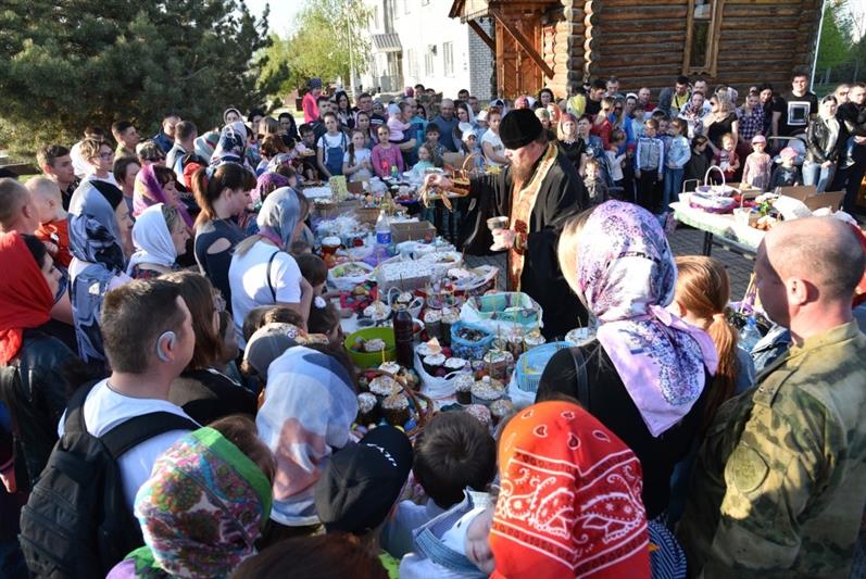 В грозненском соединении Росгвардии прошли пасхальные богослужения