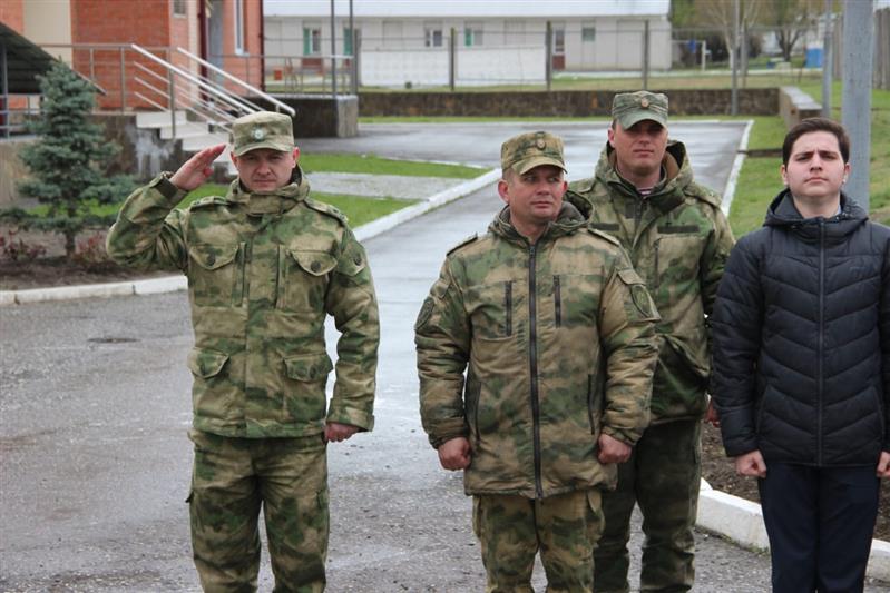 На Северном Кавказе продолжается акция «Аллея Росгвардии» (фото)