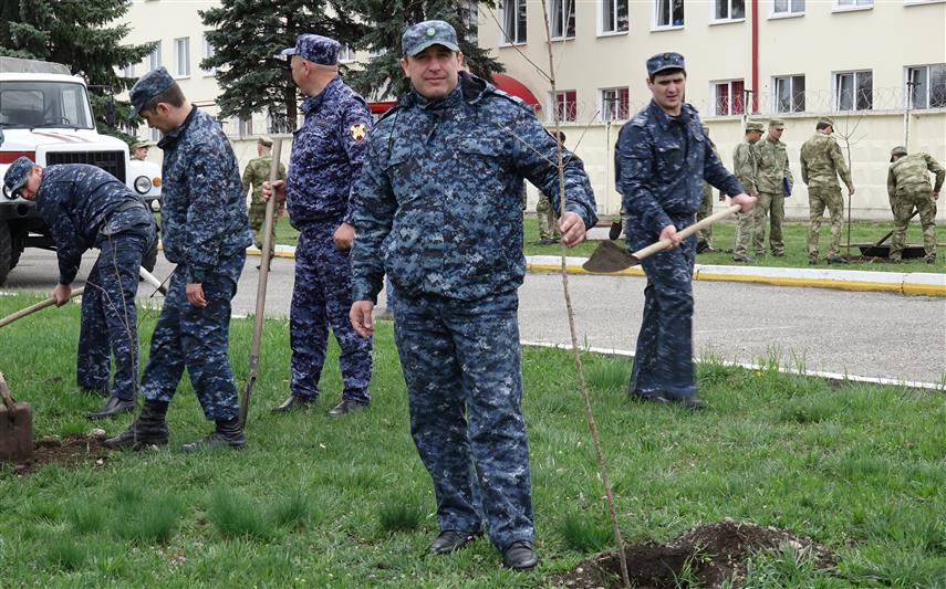 Масштабная акция «Аллея Росгвардии», посвященная 250-летию со дня рождения графа Е.Ф. Комаровского, стартовала в Карачаево-Черкесии (фото)