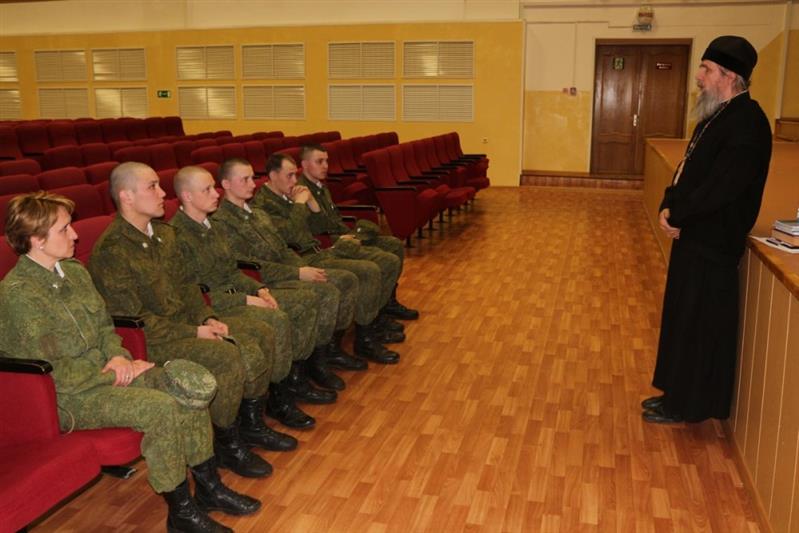 Накануне Пасхи шестеро военнослужащих Росгвардии из Нижегородской области приняли святое Крещение из рук правящего архиерея