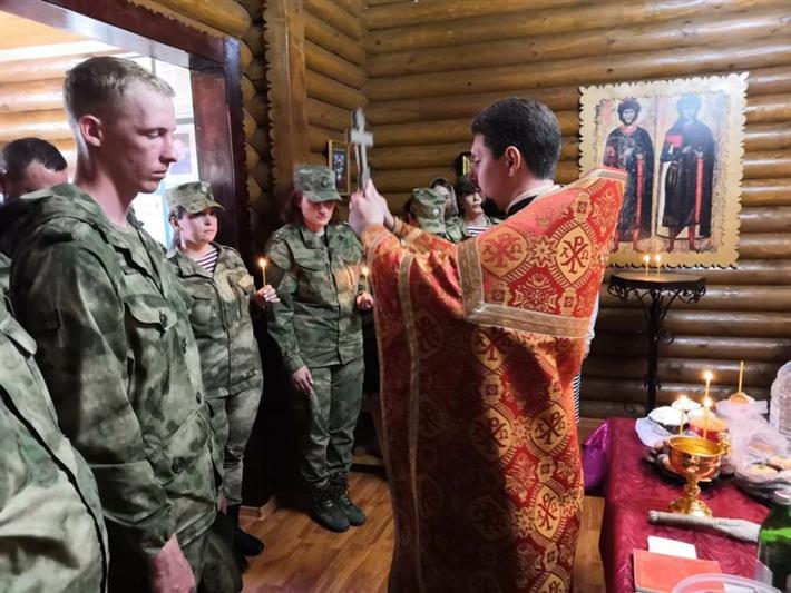 В грозненском соединении Росгвардии прошли пасхальные богослужения