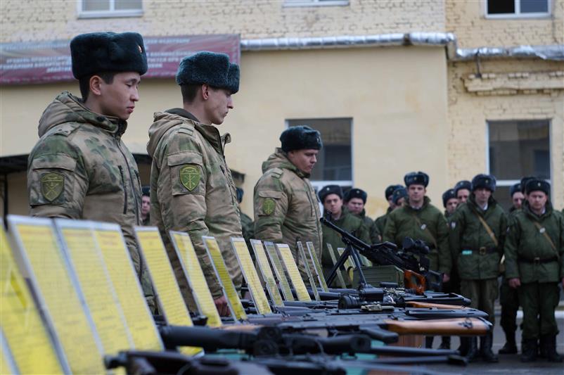 В учебном полку Центрального округа Росгвардии прошли военные сборы граждан, пребывающих в запасе (фото)