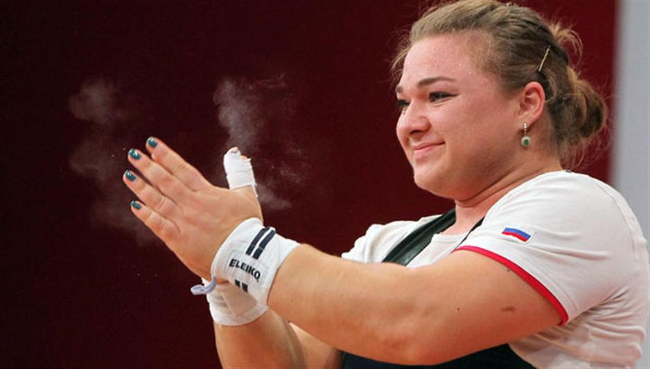 Представительница Росгвардии побила собственные мировые рекорды на чемпионате Европы по тяжелой атлетике (видео)