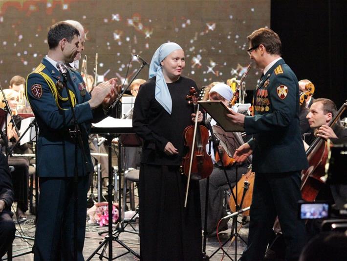 Ансамбль песни и пляски Северо-Кавказского округа Росгвардии принял участие в юбилейном концерте симфонического оркестра Чеченской государственной филармонии им. А. Шахбулатова