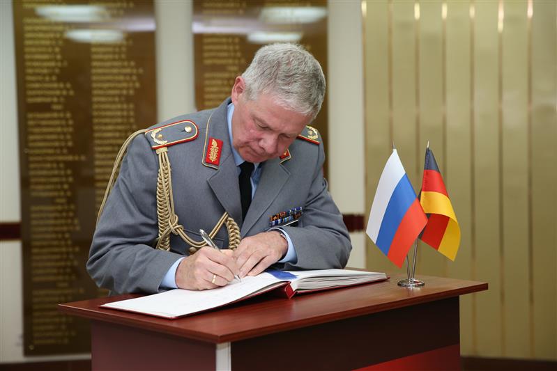 Делегация из Федеративной Республики Германия посетила Центральный музей Росгвардии