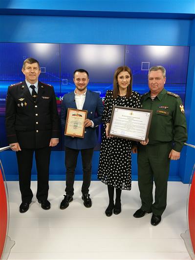 Офицер Росгвардии поздравил телеканал «Архыз 24» с пятилетним юбилеем