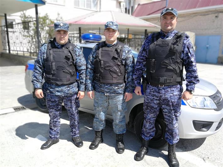 Росгвардейцы Карачаево-Черкесии по горячим следам задержали вымогателей на автозаправочной станции