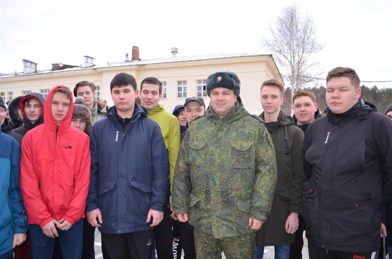 В рамках Дня призывника лесновский полк Росгвардии посетили более 300 ребят