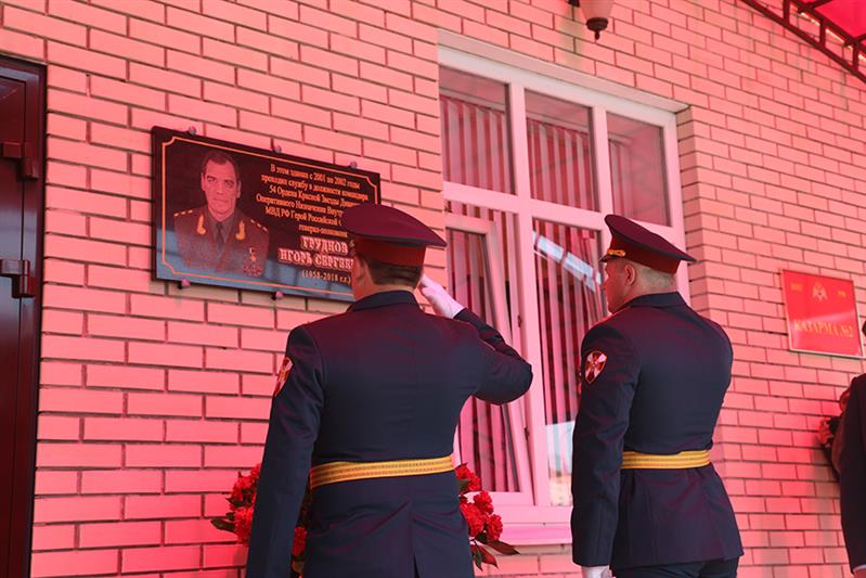 В Пятигорске торжественно открыли мемориальную доску Герою России генерал-полковнику Игорю Груднову