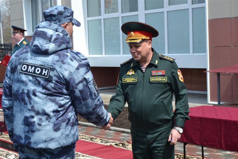 Во Владивостоке 60 семей военнослужащих и сотрудников Росгвардии стали новоселами  (фото, видео)