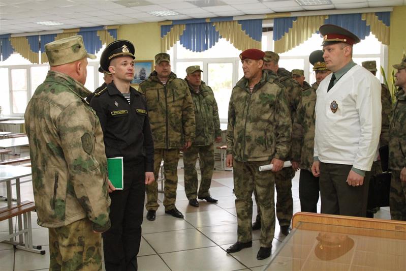 Генерал-полковник Сергей Захаркин проверил воинские части и подразделения хабаровского гарнизона Росгвардии