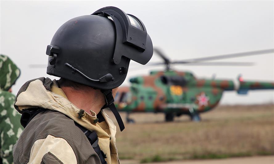 В Мордовии спецназовцы Росгвардии отработали беспарашютное десантирование
