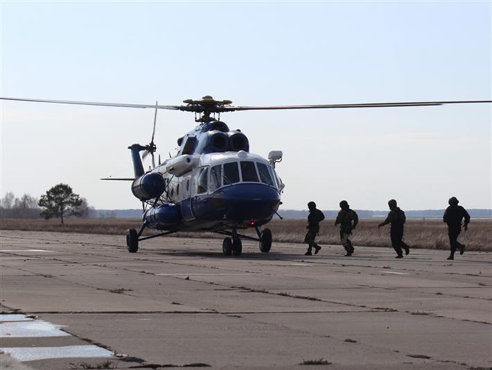 Алтайские росгвардейцы провели тренировку по беспарашютному десантированию 