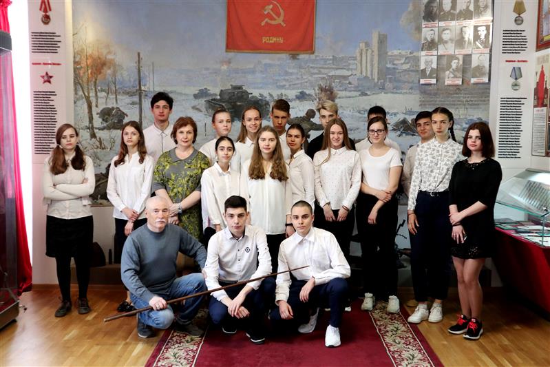 Юные участники акции «Эстафета памяти» посетили музей Южного округа Росгвардии