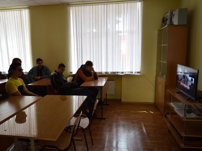 В преддверии Дня Победы ученики барнаульских школ побывали в Управлении Росгвардии по Алтайскому краю