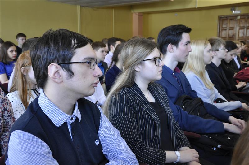 Представители Росгвардии почтили память выпускника ижевской школы №34, погибшего при исполнении воинского долга 