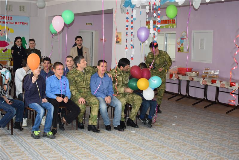 Росгвардейцы организовали праздник для воспитанников социального учреждения в Дагестане
