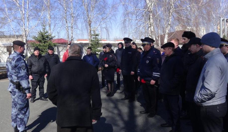 Бойцы ОМОН провели военно-патриотические мероприятие для  тюменских школьников в рамках Дня призывника